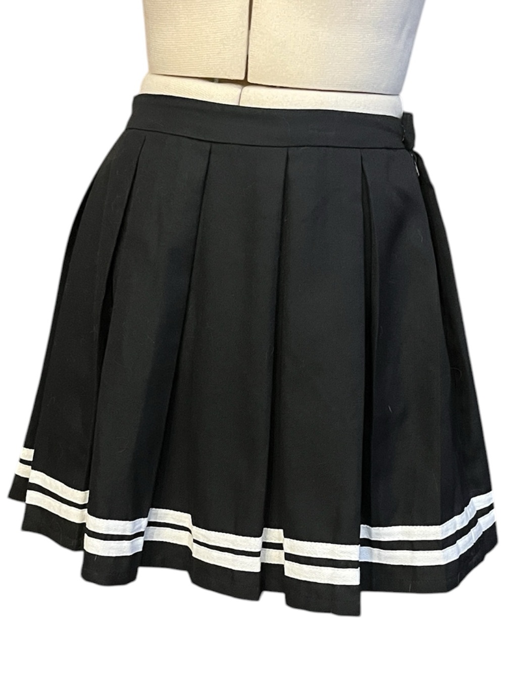 HOT TOPIC Pleated Skirt
